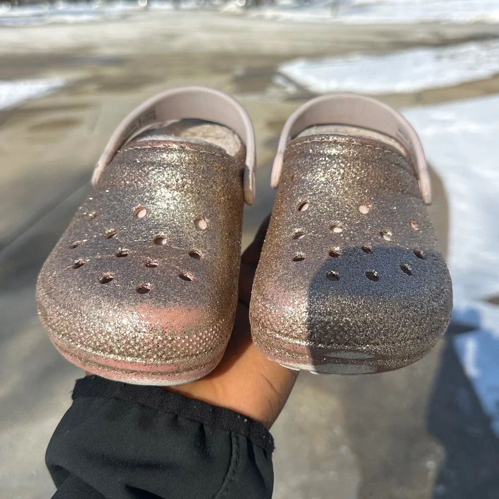 CROCS KIDS CLASSIC LINED GLITTER‎ CLOGS Toddler Size 9/10 Gold